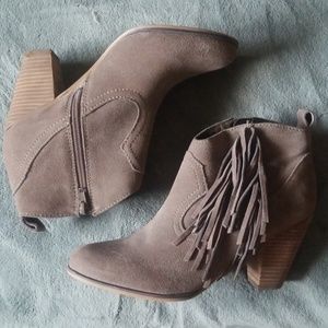 Steve Madden Fringe Taupe Ohios